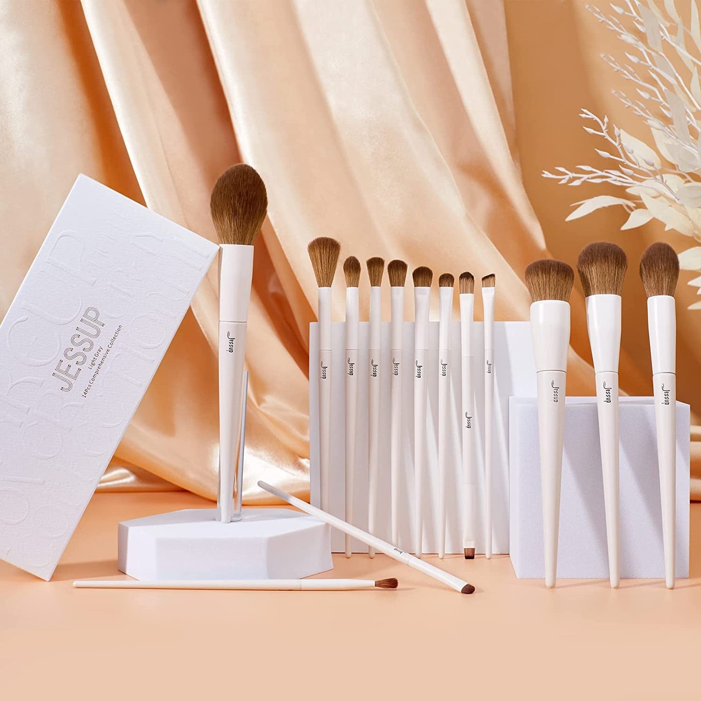 14-Piece Premium Synthetic Makeup Brush Set - Perfect for Contour, Concealer, Foundation, Eyeshadow & More in Elegant Light Grey T329